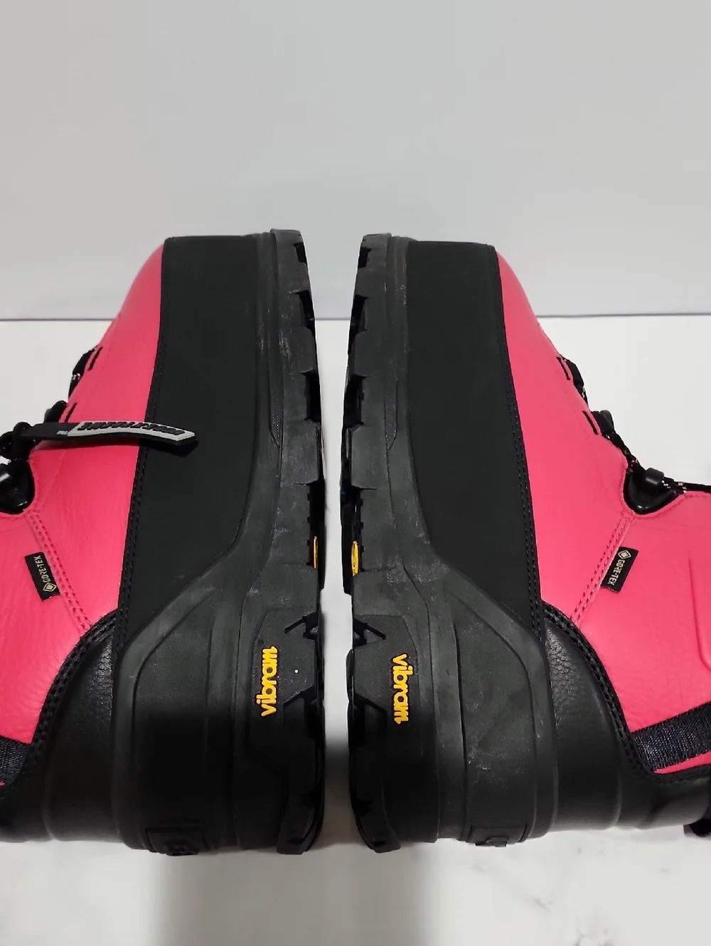 UGG Shasta Gore Snow  Pink and Black Winter Boots ,Brand New ,No Tag